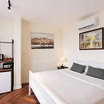 9 Hostel And Suites